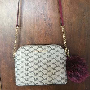 Michael Kors Cindy LG Dome Crossbody Nat/Mulberry
